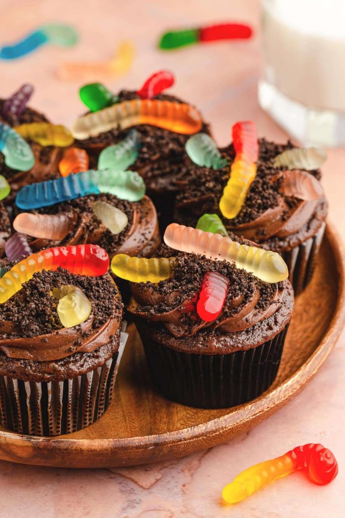 Worms and dirt cupcakes