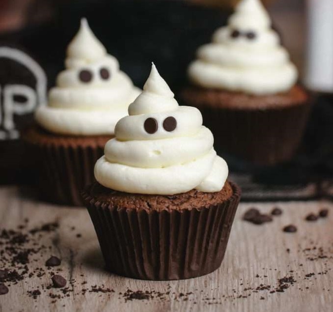 Cute ghost cupcakes