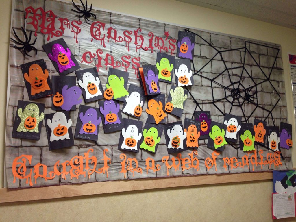 Cute Halloween note board at office