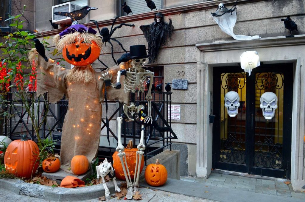 Impressive Halloween decorations in New York