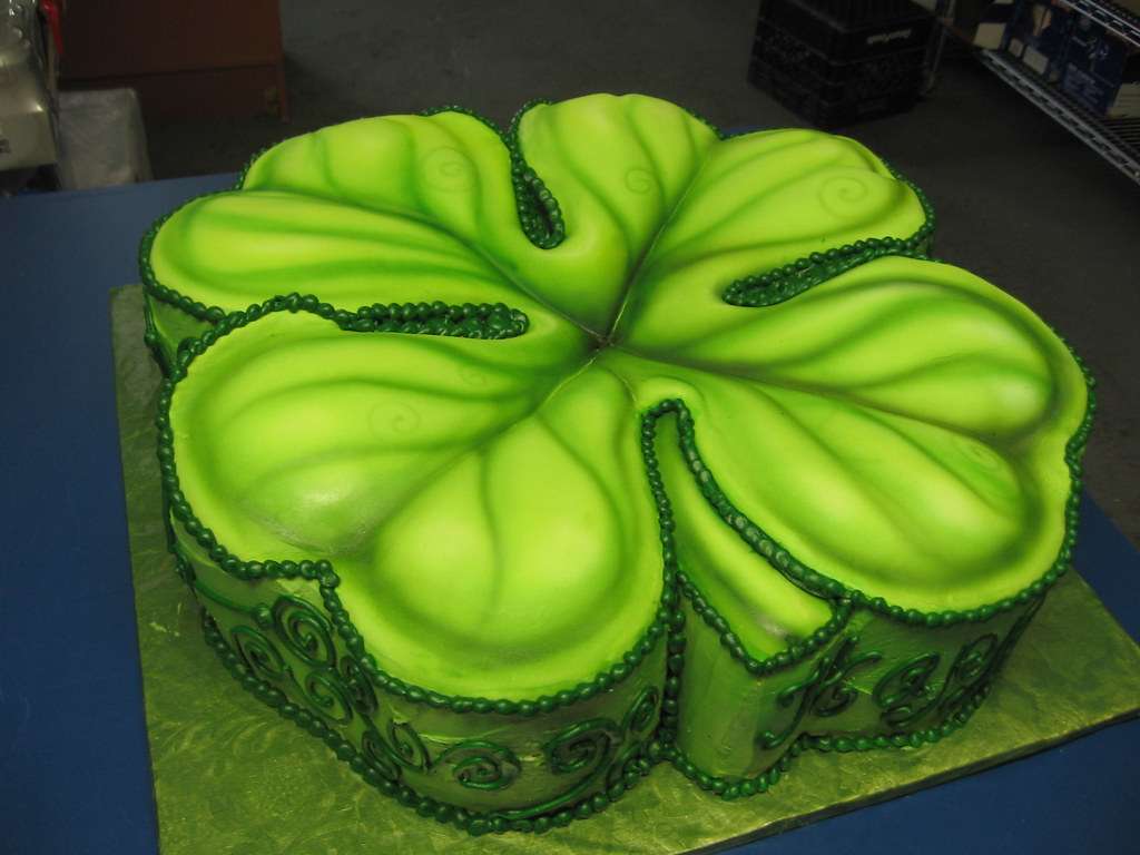 A stunning shamrock-shaped cake
