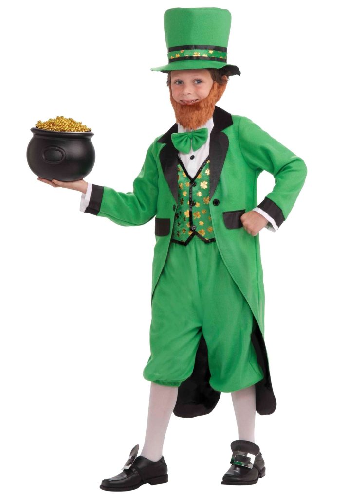 Kid wearing a lucky Leprechaun costume